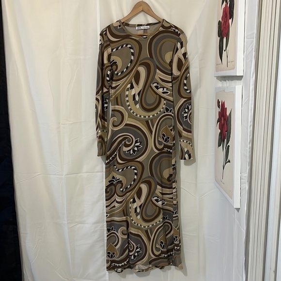 Zara Super Maxi Long Sleeve Dress a151